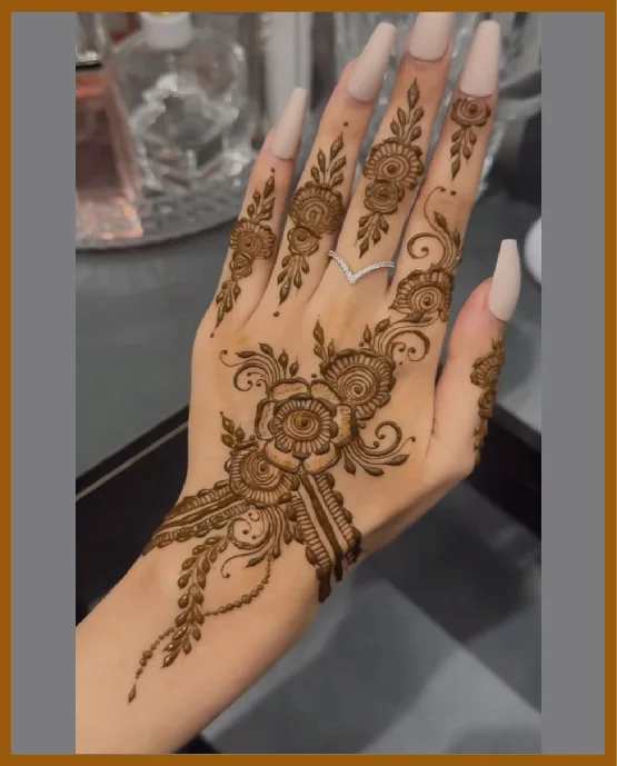 Semi Circle Layered Aesthetic Back Hand Mehndi